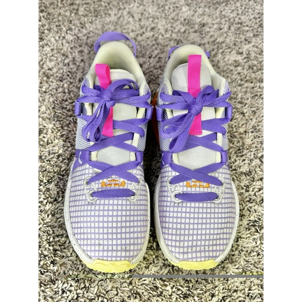 Nike LeBron Witness 7 GS Youth Basketball Shoes Size 4.5Y / 6W Purple Orange